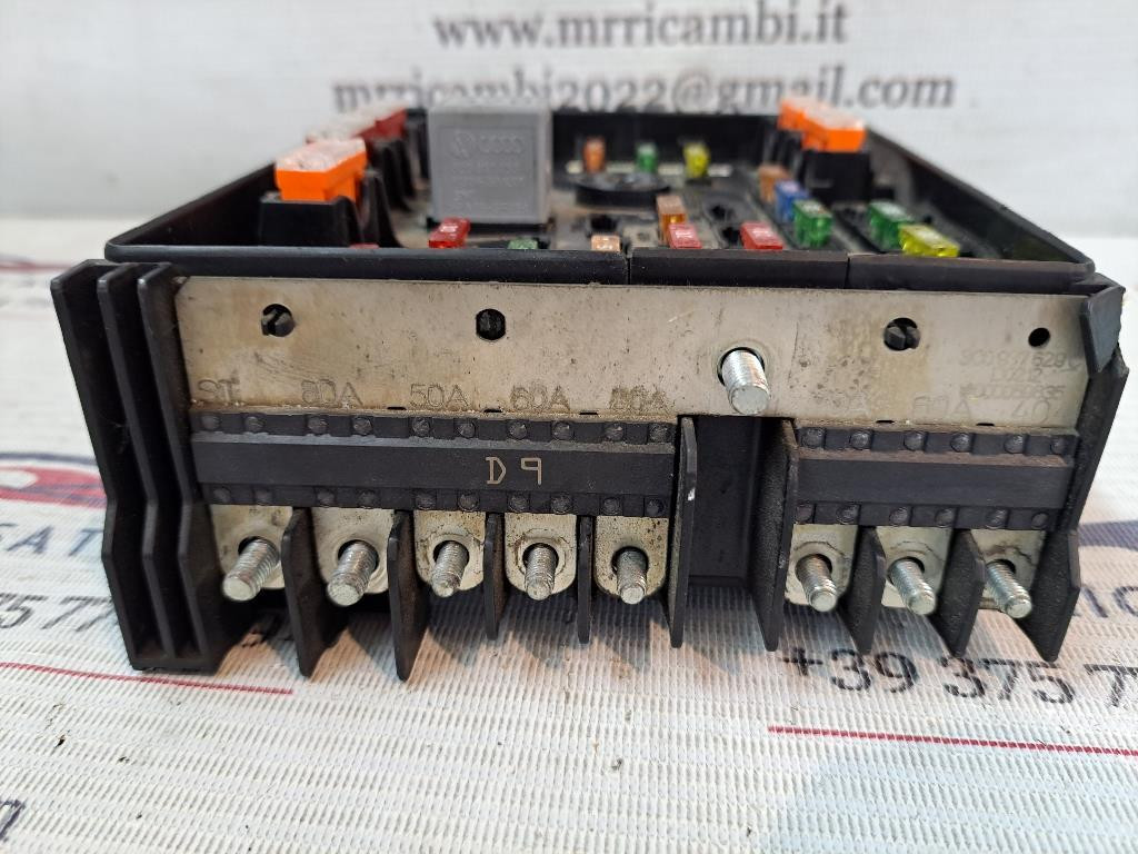 box contenitore porta fusibili VOLKSWAGEN Passat Berlina 5° Serie