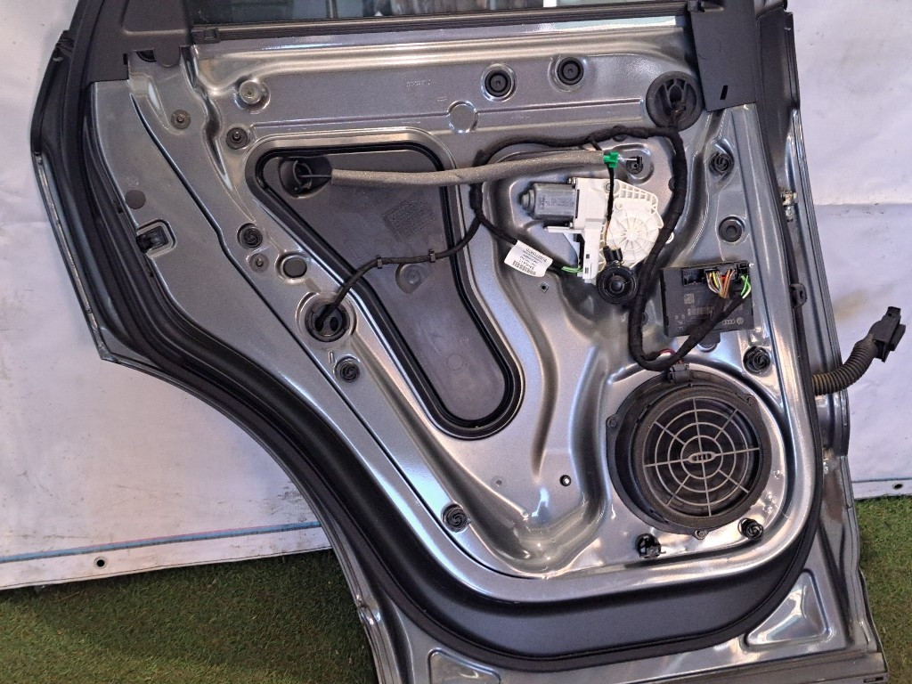 Portiera Posteriore Sinistra AUDI Q3 Serie (8UG) (14>)
