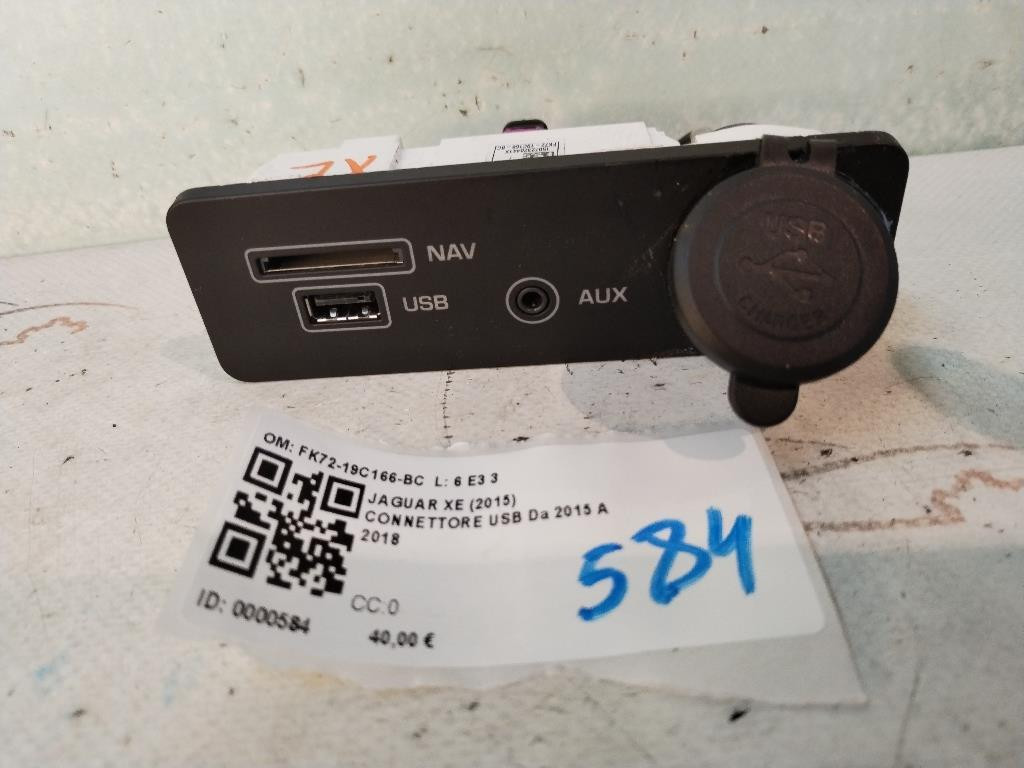 Presa AUX/USB JAGUAR XE Serie (X760) (15>)