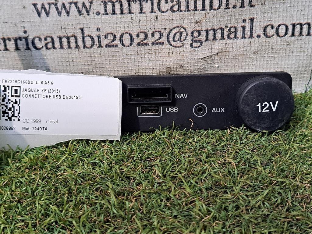 Presa AUX/USB JAGUAR XE Serie (X760) (15>)